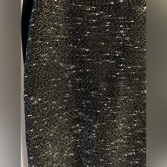 Gorgeous Ivanka Trump skirt size 8 - Picture 3 of 6